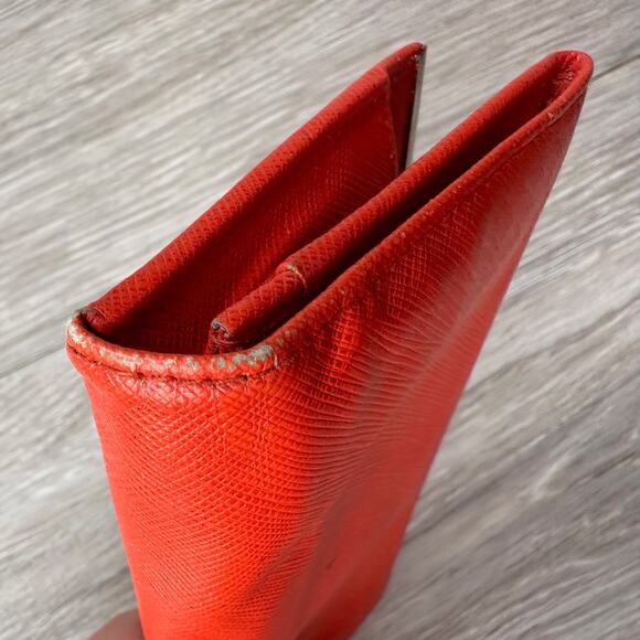 Salvatore Ferragamo Pamplona Pebble Red Leather Long Wallet - Picture 13 of 16